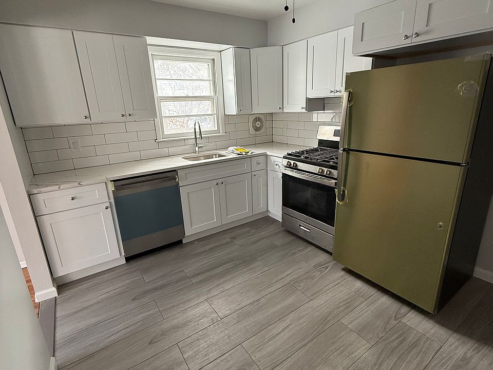 1st image of 916 Walnut St Floor 1