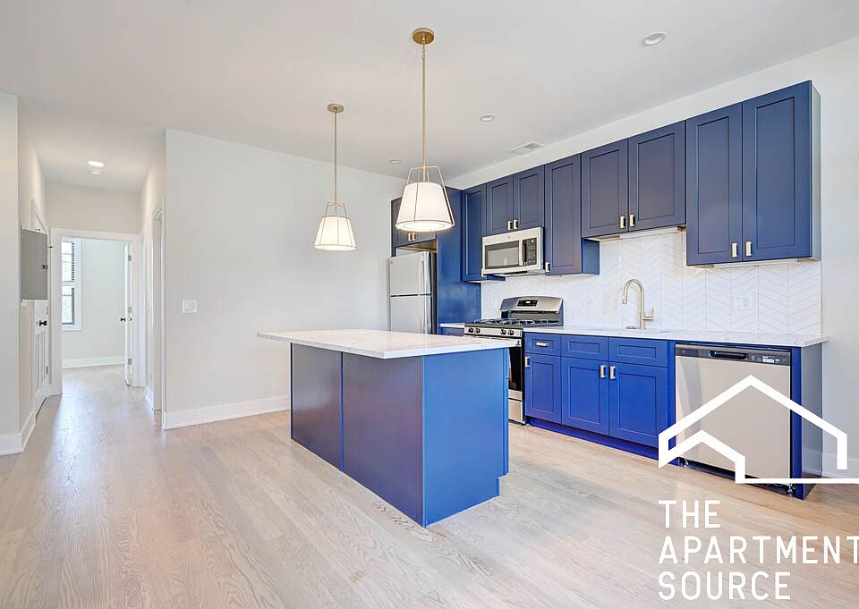 1st image of 2028 W Montrose Ave #3A
