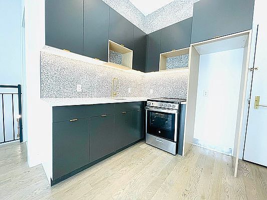 3rd image of 424 Gates Ave #1A
