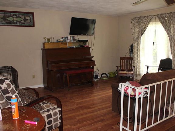 2nd image of 3915 Randall Dr