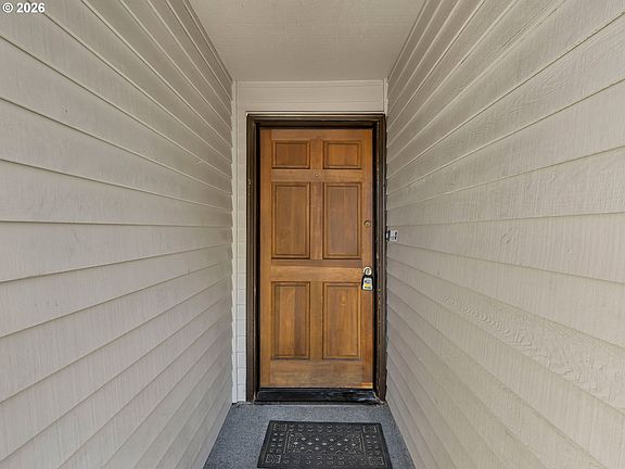 4th image of 12325 SE 104th Ct