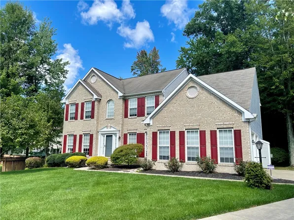 3320 Long Branch Dr, New Castle, PA 16105
