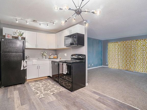 2nd image of 301-305 Maple Blvd #305-5