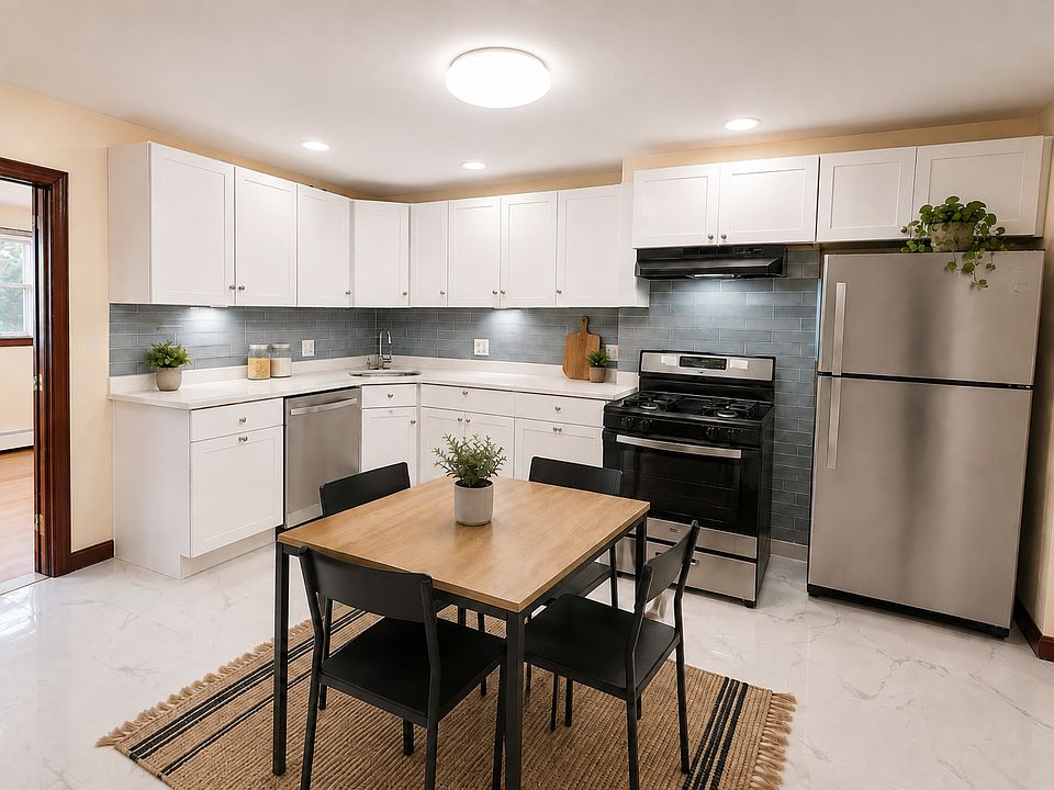 1st image of 116 Bremen St APT 3