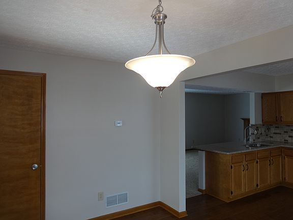 4th image of 2206 Blue Bell Ln