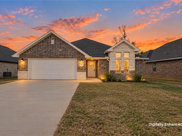 211 Spicewood Trl, Centerton, AR 72719