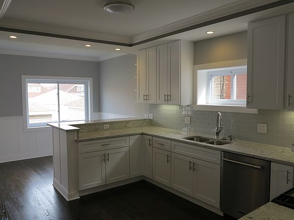 4th image of 2955 N Merrimac Ave