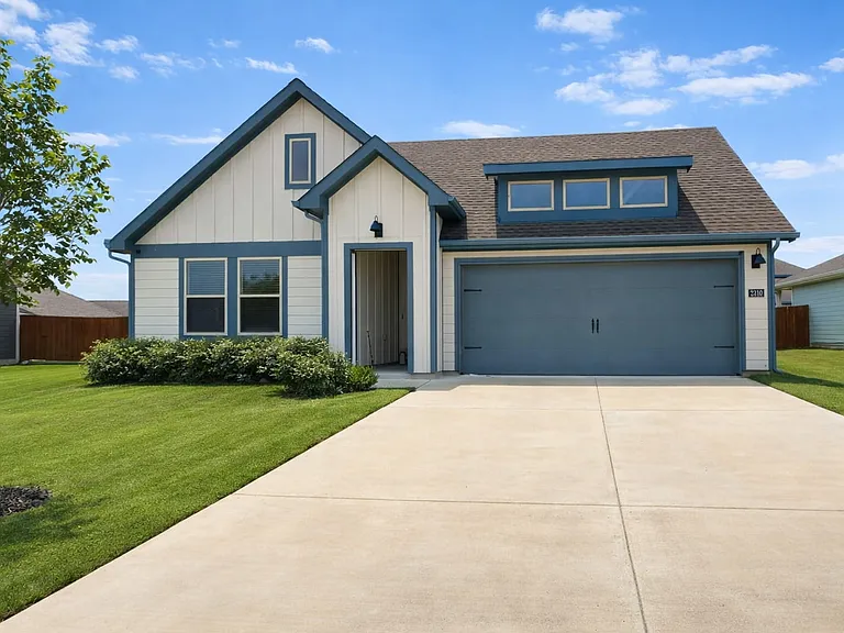 2310 Hydrangea Dr — Photo 2