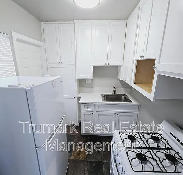 429 W Garfield Ave #C — Photo 2