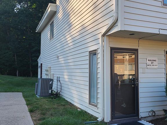 4th image of 377 Mohegan Cir #377