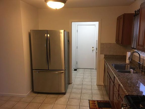 3rd image of 410 Beechwood Dr