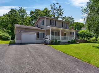 1032 Forest Dr, Stroudsburg, PA 18360