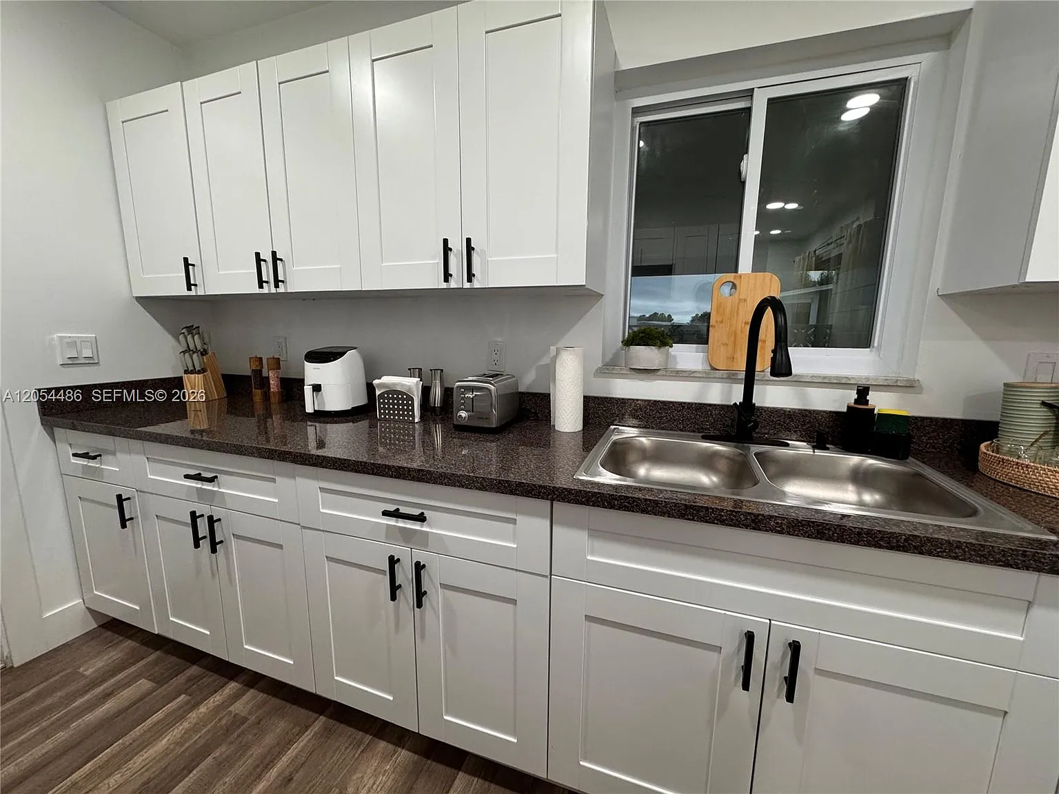 3 bed, 1.0 bath, $1,900 — Photo 4