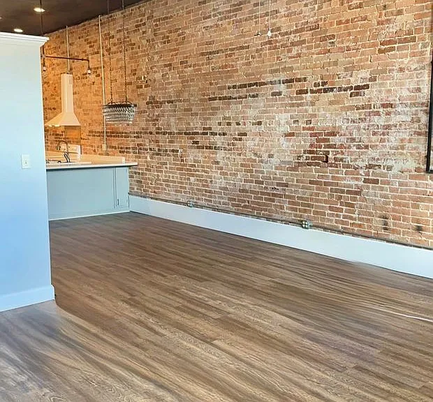 27 W Oak St — Photo 2