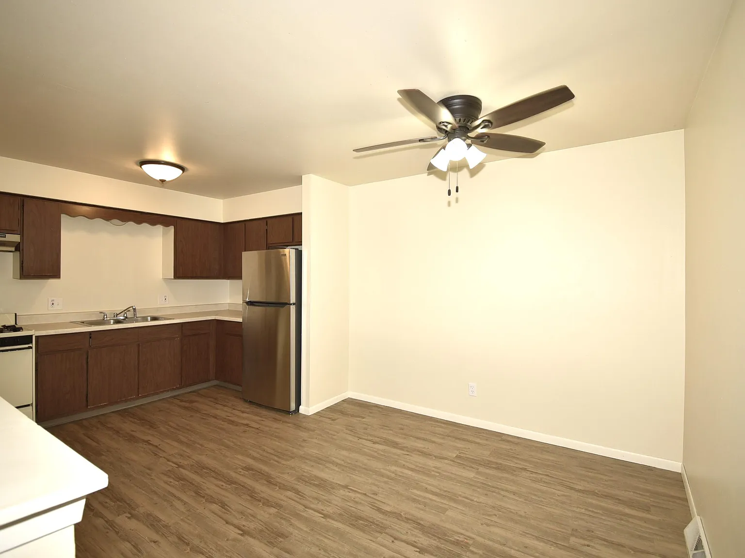 Southview Terrace — Photo 3