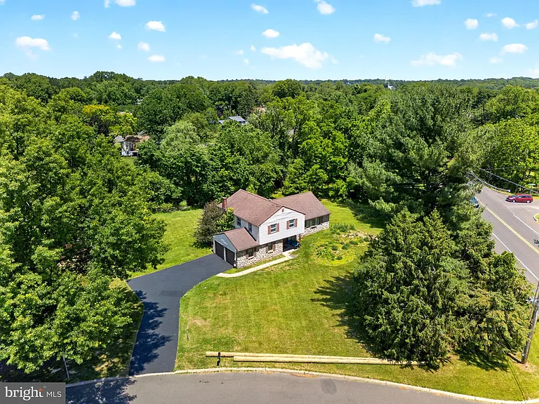2 Merry Dell Dr — Photo 1