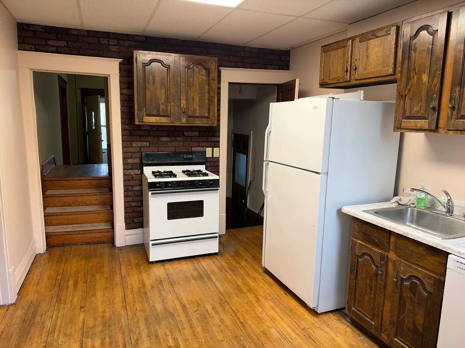 3 bed, 1.5 bath, 1700 sqft, $1,900 — Photo 4