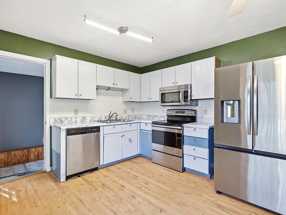 7th image of 13 Kingston Ct