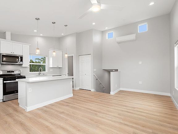 5th image of 6608 Comly Ct