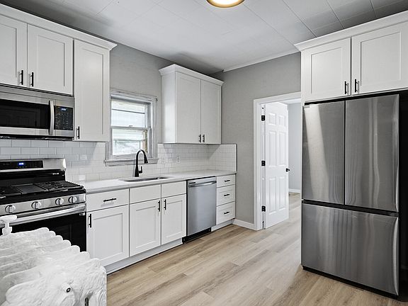2nd image of 1541 Carroll Ave #3