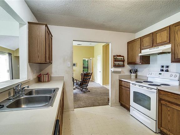 3rd image of 620 Meadow Dr