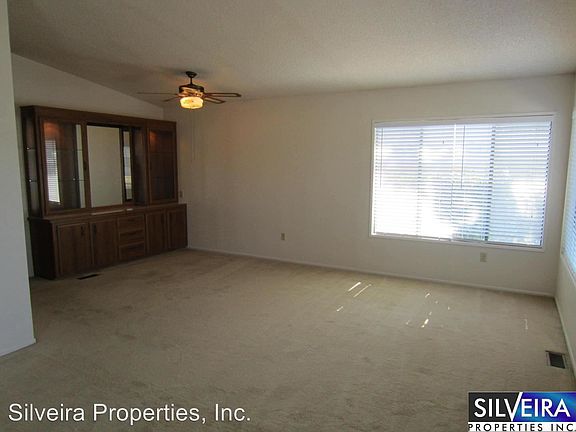 3rd image of 842 Greenacre Dr