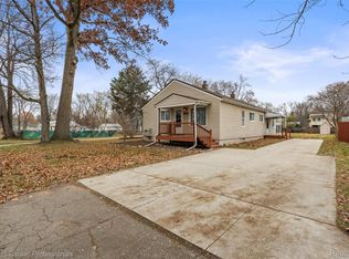 18288 Deering St, Livonia, MI