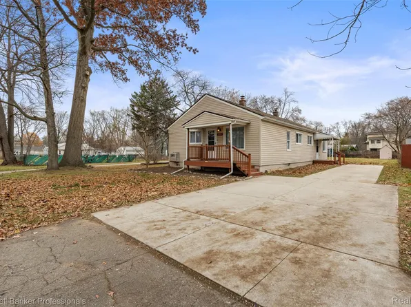 18288 Deering St, Livonia, MI 48152