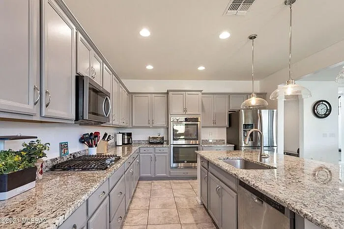 4 bed, 3.0 bath, 2776 sqft, $2,495 — Photo 3