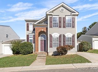 8427 Spirea Ct, Charlotte, NC 28215