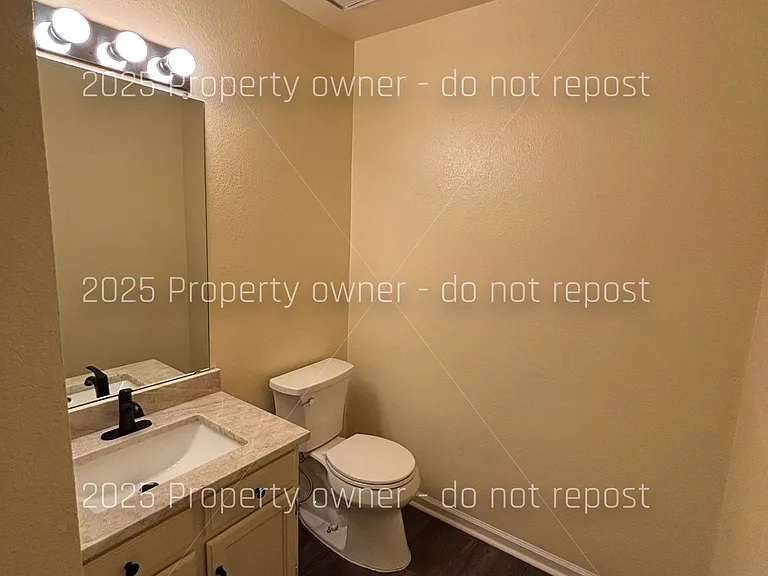 2010 S Xenia Way — Photo 16