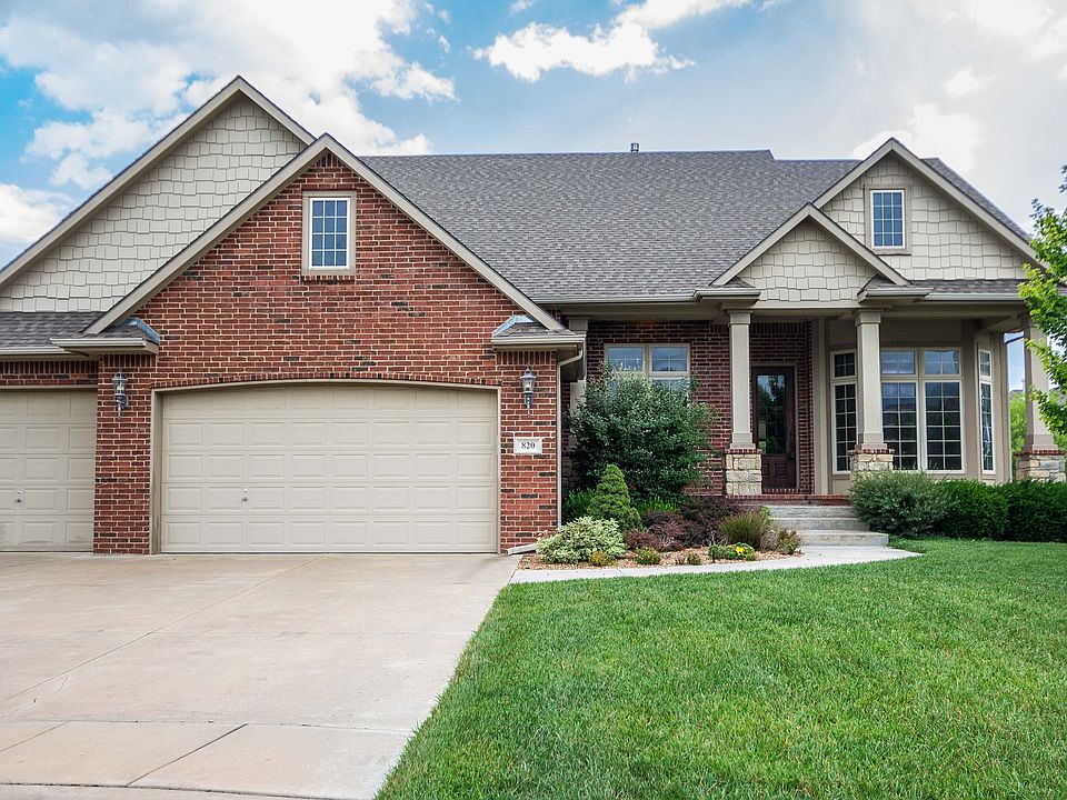 1st image of 820 E Woodstone Cir