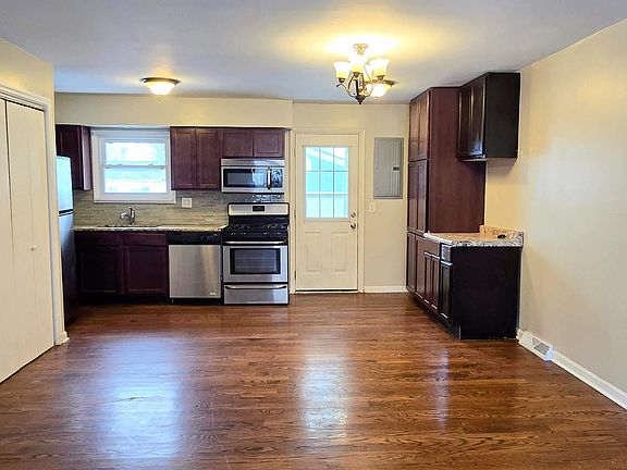 4th image of 408 S Seymour Ave