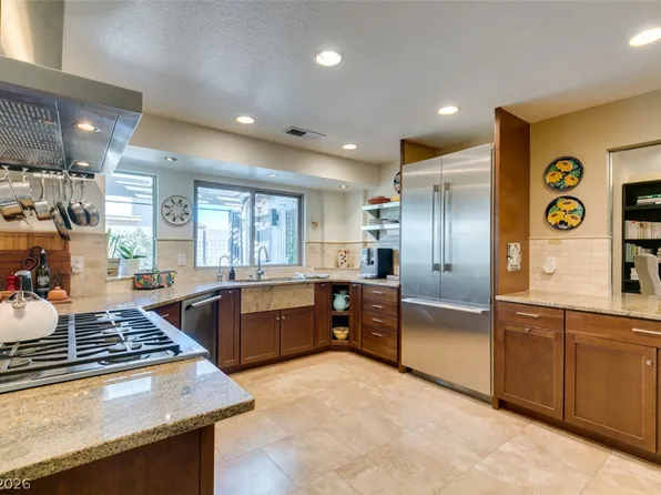 341 Simon Bolivar Dr, Henderson, NV 89014