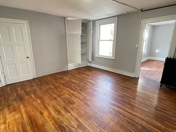2nd image of 151 Grand St Floor 3