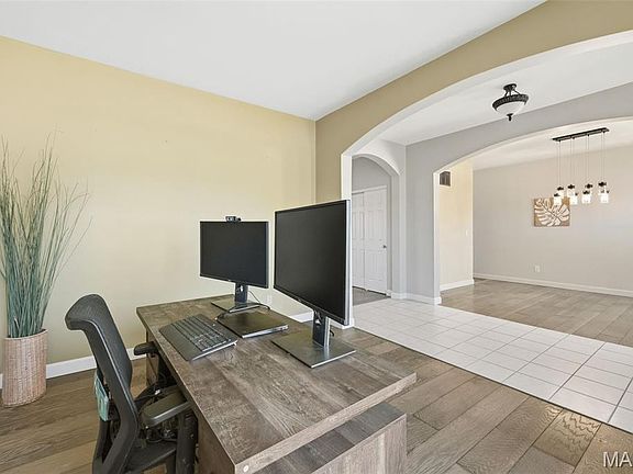 4th image of 4006 Riverdell Dr