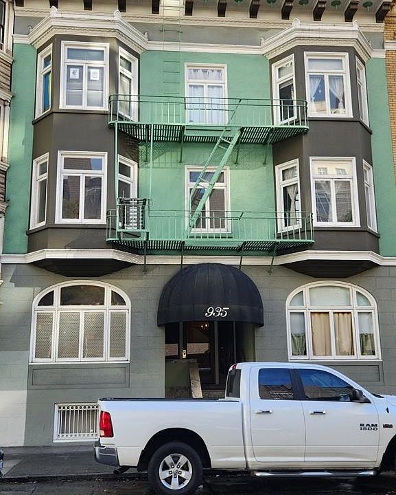 1st image of 935 Pine St APT 5