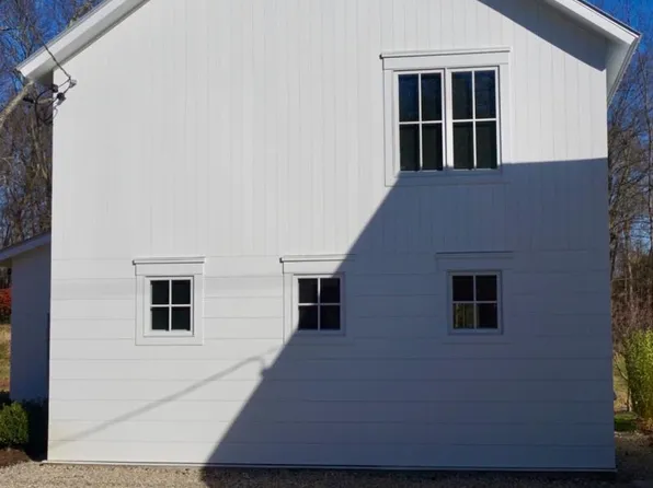 4 Hemlock Rd, Roxbury, CT 06783