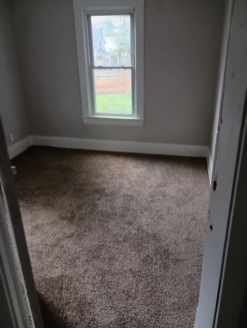 Spacious 3BR Single-Family Back House in Akron Only $1,300/mo! — Photo 3