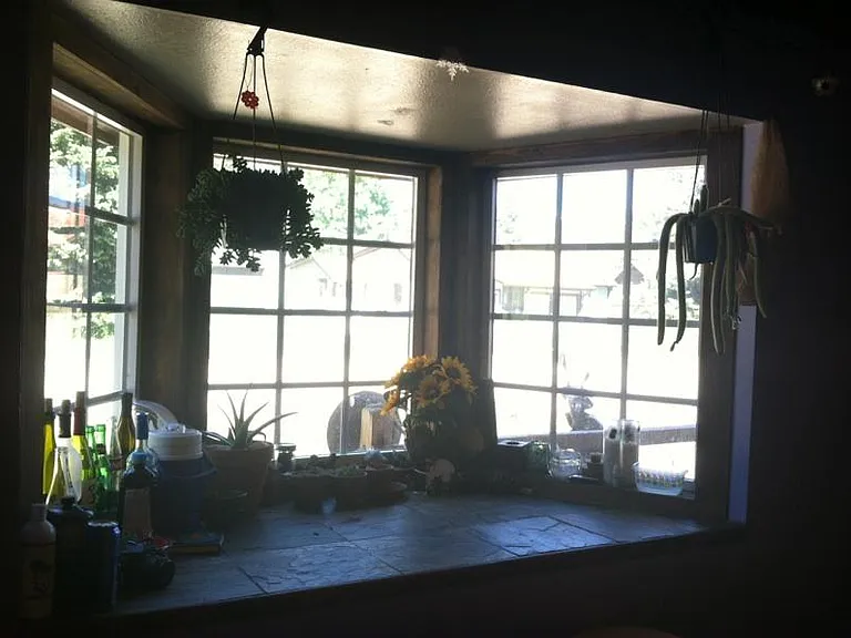 Lovely, bay window in kitchen!