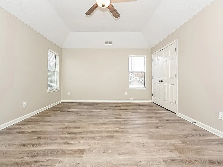 4305 Ward Bluff Dr — Photo 9