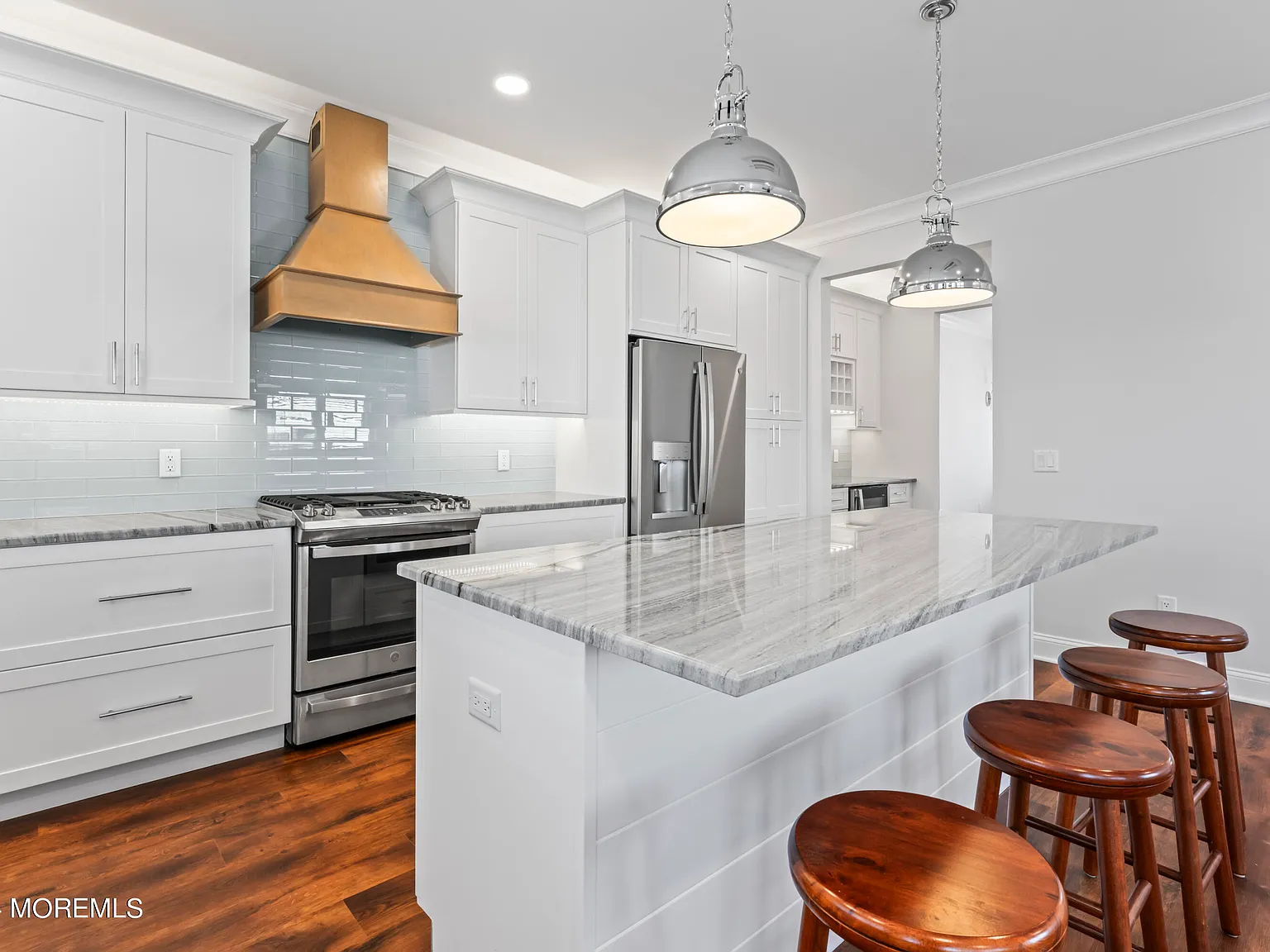 3 bed, 2.5 bath, 2450 sqft, $5,200 — Photo 3
