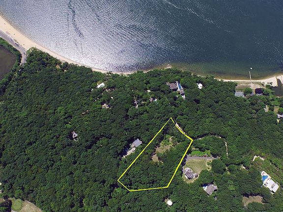 3rd image of 12 Serpentine Dr