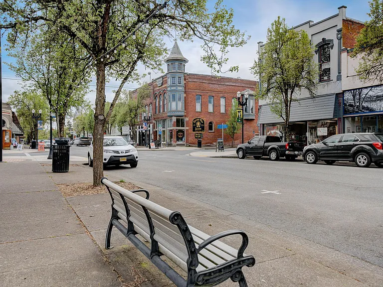 Main Street, Independence