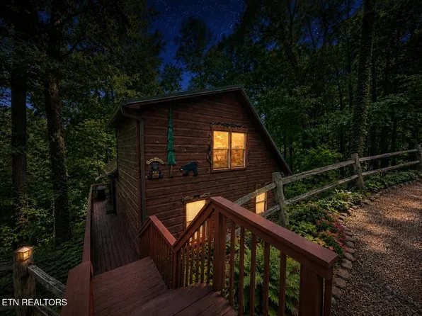 1031 Elm Cir, Pigeon Forge, TN 37876