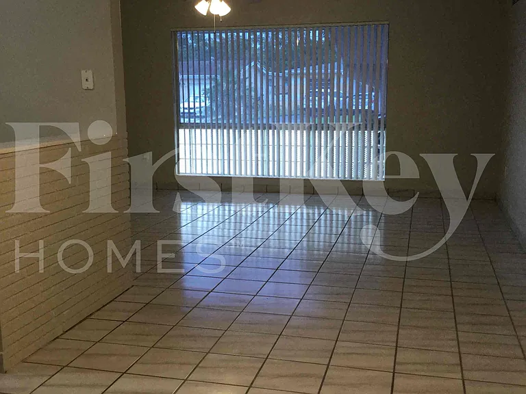 7925 Indigo St — Photo 3