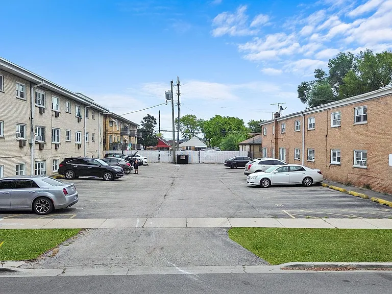 Melrose Park Apartments — Photo 12