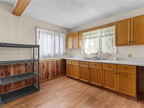 4th image of 412 Garfield St