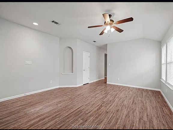 4th image of 4318 Spring Garden Dr