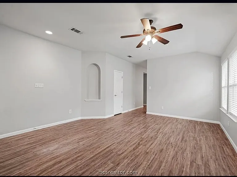 4318 Spring Garden Dr — Photo 2